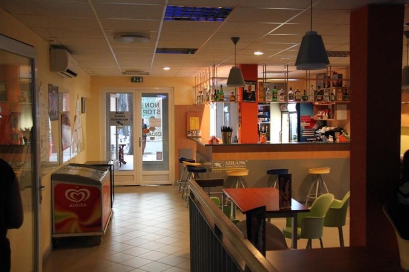 سيغيد Teke Bowling Centrum Es Sport Panzio المظهر الخارجي الصورة