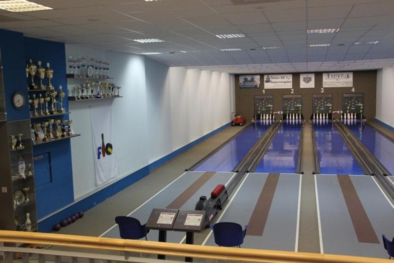 سيغيد Teke Bowling Centrum Es Sport Panzio المظهر الخارجي الصورة